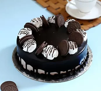 Chocolate Oreo KitKat Cake